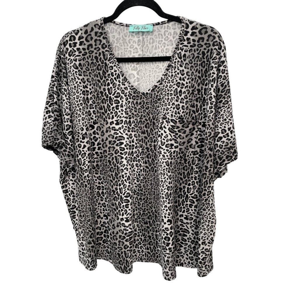 Filly Flair Leopard V Neck Pocket Tee Size Large Dolman Sleeve Animal Print Gray